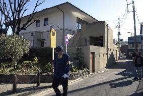 Group breaks into home, steals 100 mil. yen
